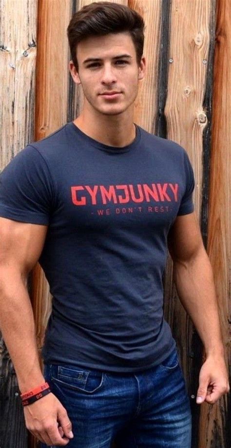 Épinglé par Olivier O V sur Beards hot cute Coiffure courte Gars Coiffure