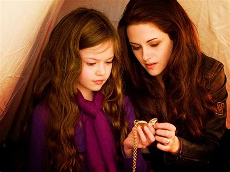 Renesmee And Bella Renesmee Carlie Cullen Wallpaper 31871170 Fanpop