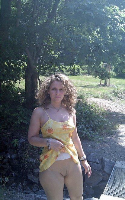 Amateur Erotic 9 1458538221 Devushki Zadirayut Yubki Foto Golyh Pisek 7 Porn Pic