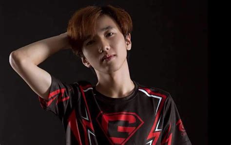 Những hot streamer từng làm đại sứ cho các tựa game kình địch Người lên tiếng đanh thép kẻ