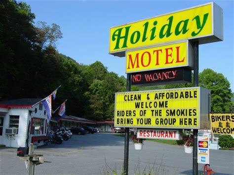 Maggie Valley Hotel - A Holiday Motel | Valley hotel, Motel, Maggie valley