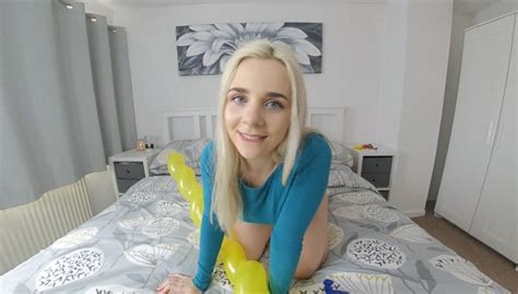 Big Balloon Fun VR Porn Video VRPorn