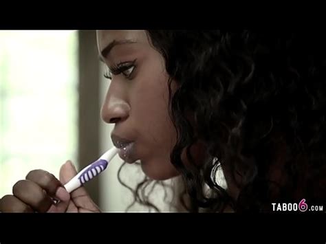 Obsesionado con el anal con su pequeña novia negra XVIDEOS