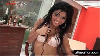 Puta ansiosa de orgasmo usando juguetes sexuales en su coño XVIDEOS