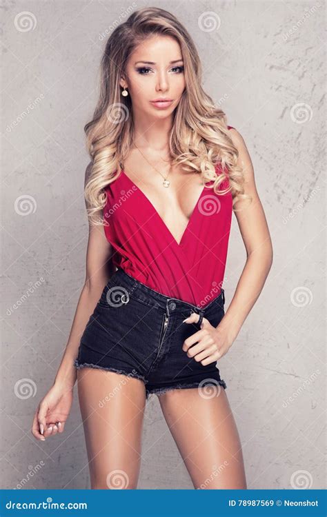 Sexy Blonde Moderne Frau Stockbild Bild Von Mode Verfassung 78987569