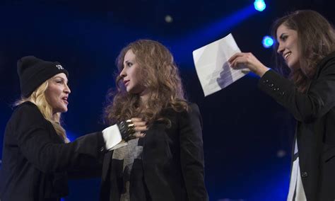 Membros Do Pussy Riot Rompem Integrantes Que Apareceram Madonna Jornal O Globo