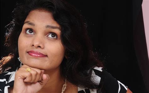 Mallu Girl Cleavage Indian Glamours Actress Bikini Cleavage Spicy