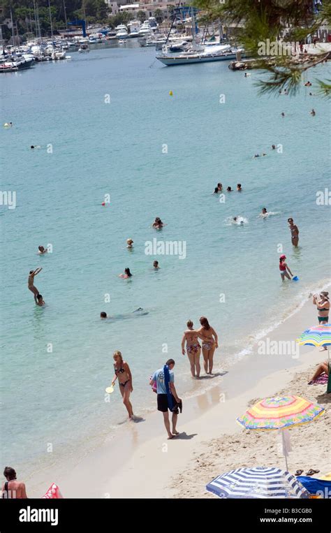 Holiday beach scene Stock Photo - Alamy