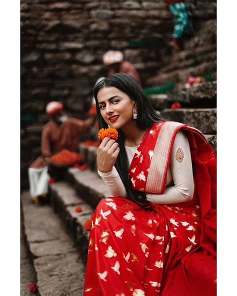 Tollywood Actress Shraddha Srinath Saree Photos Hot And Spicy Actress Photos Gallery