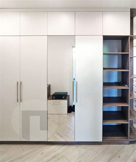 Прихожую с двумя шкафами по низкой цене