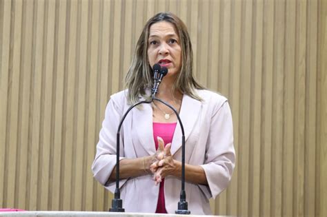 Sheyla volta a denunciar falta de farmacêuticos e desvio de função em