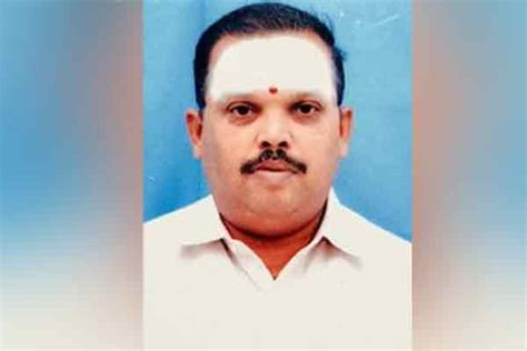காரும் லாரியும் நேருக்கு நேர் மோதல் தாசில்தார் பலி Nakkheeran