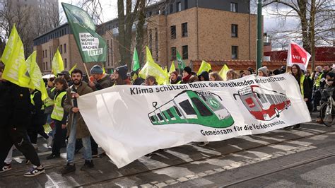 Watch Germany Rail, Airline Workers Strike for Higher Pay - Bloomberg