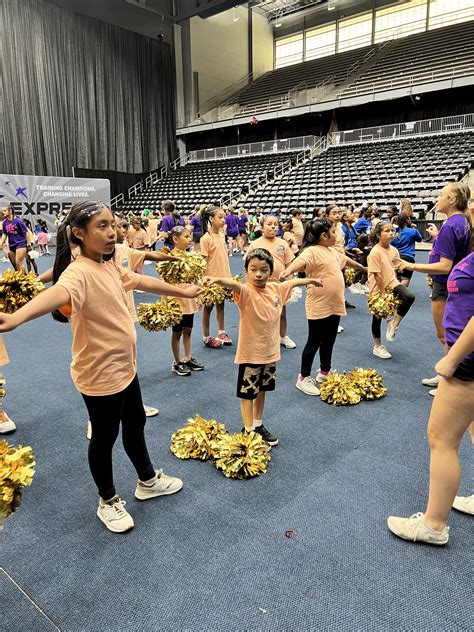 Cheer camp instills fundamental skills for Dallas ISD students | The Hub
