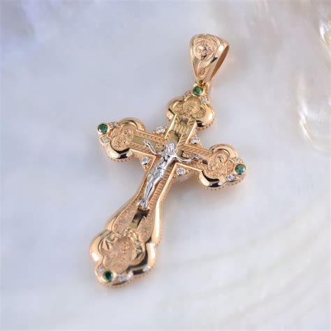 Золотой мужской крест с изумрудами эксклюзивного дизайна Распятие ...