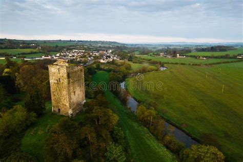 El Castillo De Conna En El Condado De Cork Irlanda Es Una Casa De Torre