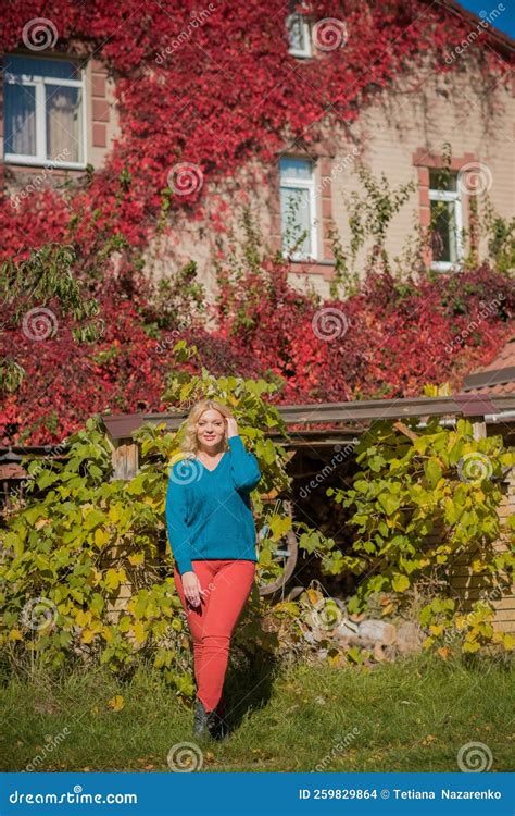 Autumn Vibes Blonde Chubby Woman Plus Size Concept Stock Photo Image Of Lifestyle Outdoor