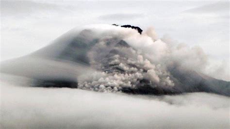 Update Aktivitas Gunung Merapi Laporan Guguran Awan Panas Dari Puncak