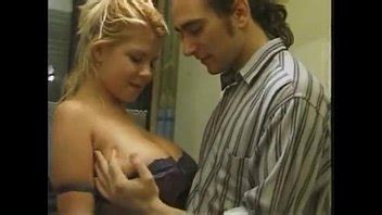 Blonde Plantureuse Comme Sucer Sa Poitrine XVIDEOS