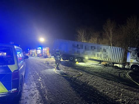 Lkw Brand Nach Verkehrsunfall Auf Der Autobahn