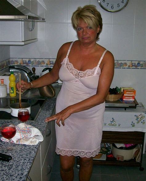 Женщины за 60 в нижнем белье дома личное - 90 фото