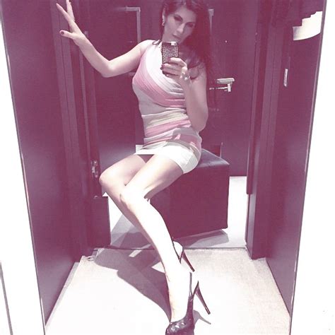 Busty Babe Pamela Prati Looks Hot In Mini Bikini 16 Photos