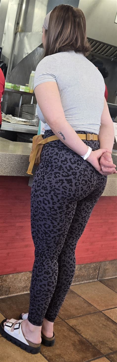 White Girl Good Looking Ass Spandex Leggings Yoga Pants Forum