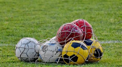 Imagem Gratuita Menino Crian A Jogador De Futebol Escola Infantil