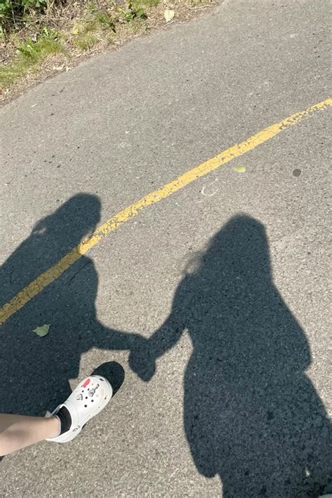 Wlw Walk In A Park In Lesbian Dating Lesbian Relationship Girlfriend Goals