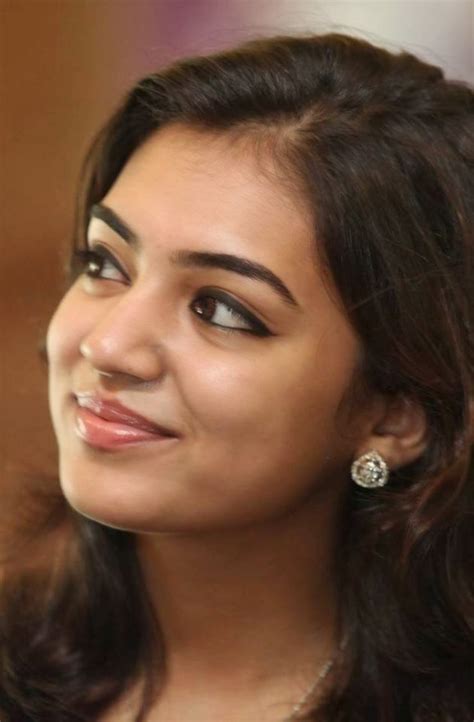 ACTRESS IMAGES WALLPAPERS STILLS NAZRIYA HOT IN MINI SKIRT NAZRIYA HOT THIGH SHOW