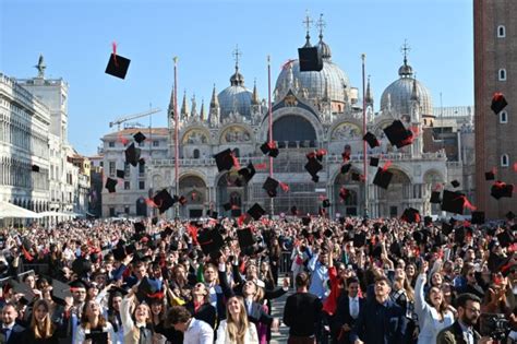 In Piazza San Marco La Consegna Dei Diplomi Di Laurea Ad Oltre Mille