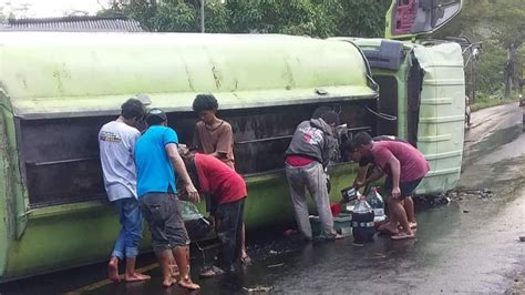 Rem Blong Truk Tangki Tabrak Pagar Musala Hingga Terguling Di Kp