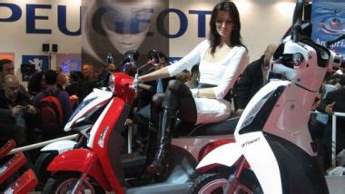 Eicma Live Le Ragazze Degli Stand