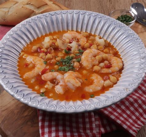 Un Rico Potaje De Garbanzos Con Sepia Y Langostinos Una De Nuestras