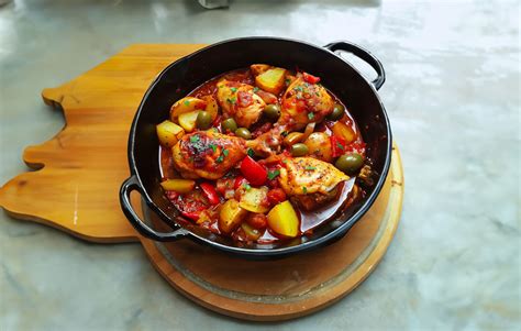 Poulet Aux Poivrons Et Pommes De Terre En Sauce Tomate Cuisine