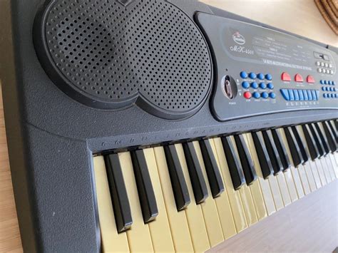 Electric organ/ keyboard on Carousell