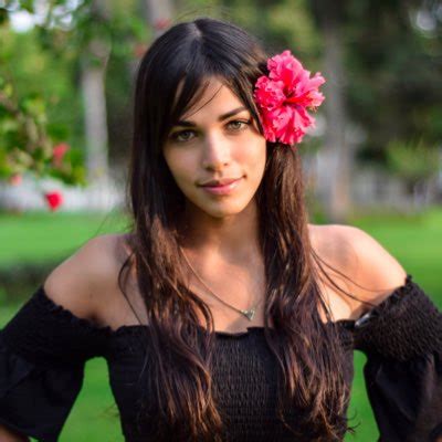 New Hot Sexy Sirena Ortiz Bikini Pics