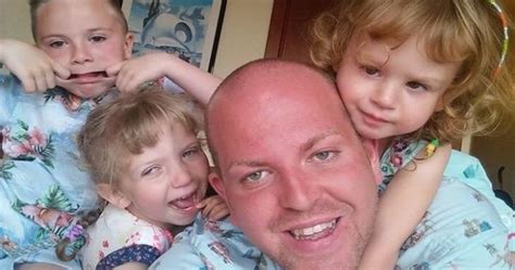 Gay británico adoptó a cuatro niños discapacitados y es inmensamente feliz Pictolic