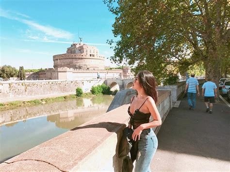 Bởi thân hình nóng bỏng hot girl phòng gym này luôn đốt mắt người đối diện ngay từ cái nhìn