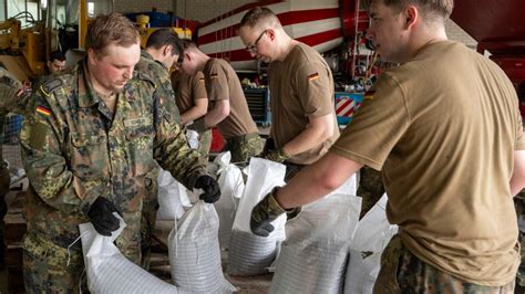 Unwetter Rund Bundeswehrsoldaten In Bayern Im Einsatz