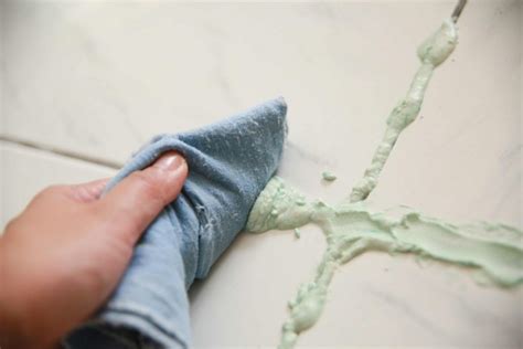 Как очистить швы между плиткой? ТОП-10 лучших средств для чистки швов ...