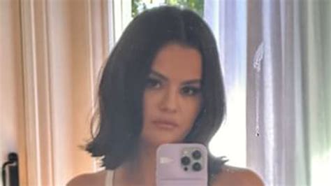 Selena Gomez Flaunts Her Curves In Tight Jeans And White Tank Top After