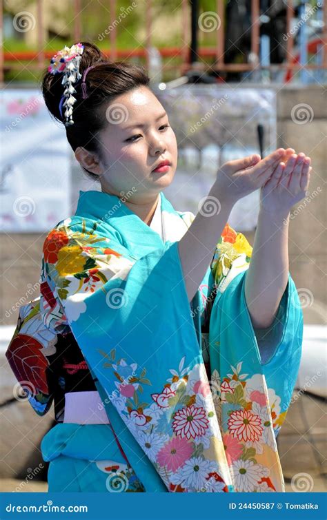 Traditional Japanese Dance editorial photography. Image of dance - 24450587