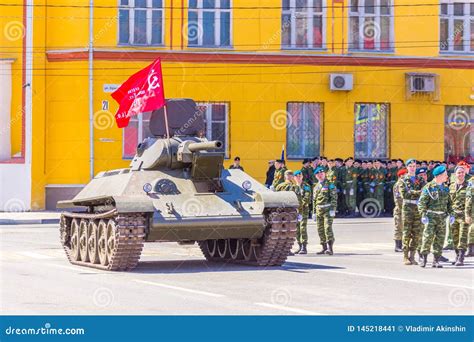 Il Carro Armato Medio Sovietico Leggendario T 34 85 Una Versione Con