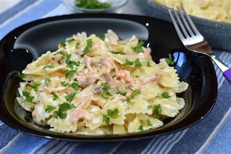 Pasta Al Salmone E Crema Di Burrata Tuorlo Rosso