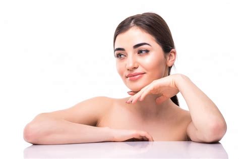 Rosto De Mulher Jovem E Saud Vel Atraente Maquiagem Nude Conceito De Skincare E