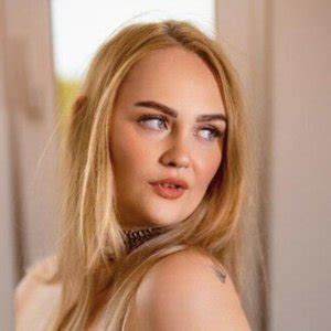 Beautyandbrainswithatwist Aka Rachel Michelle Aka Rachellemichelle Nude