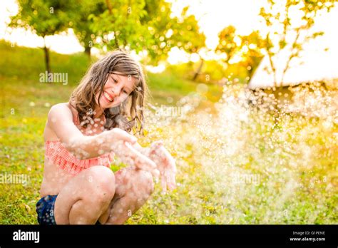 Süßes mädchen bikini Fotos und Bildmaterial in hoher Auflösung Alamy