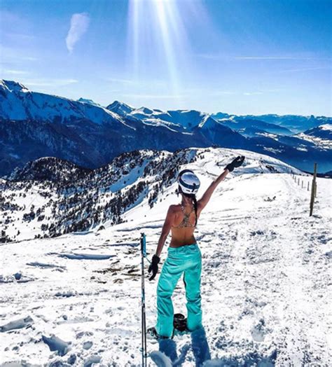 Snow Bikini Fotos de la tendencia que hace posar en traje de baño en la nieve como si no