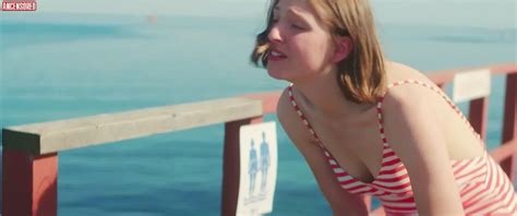 Naked Alice Bier Zanden In 26